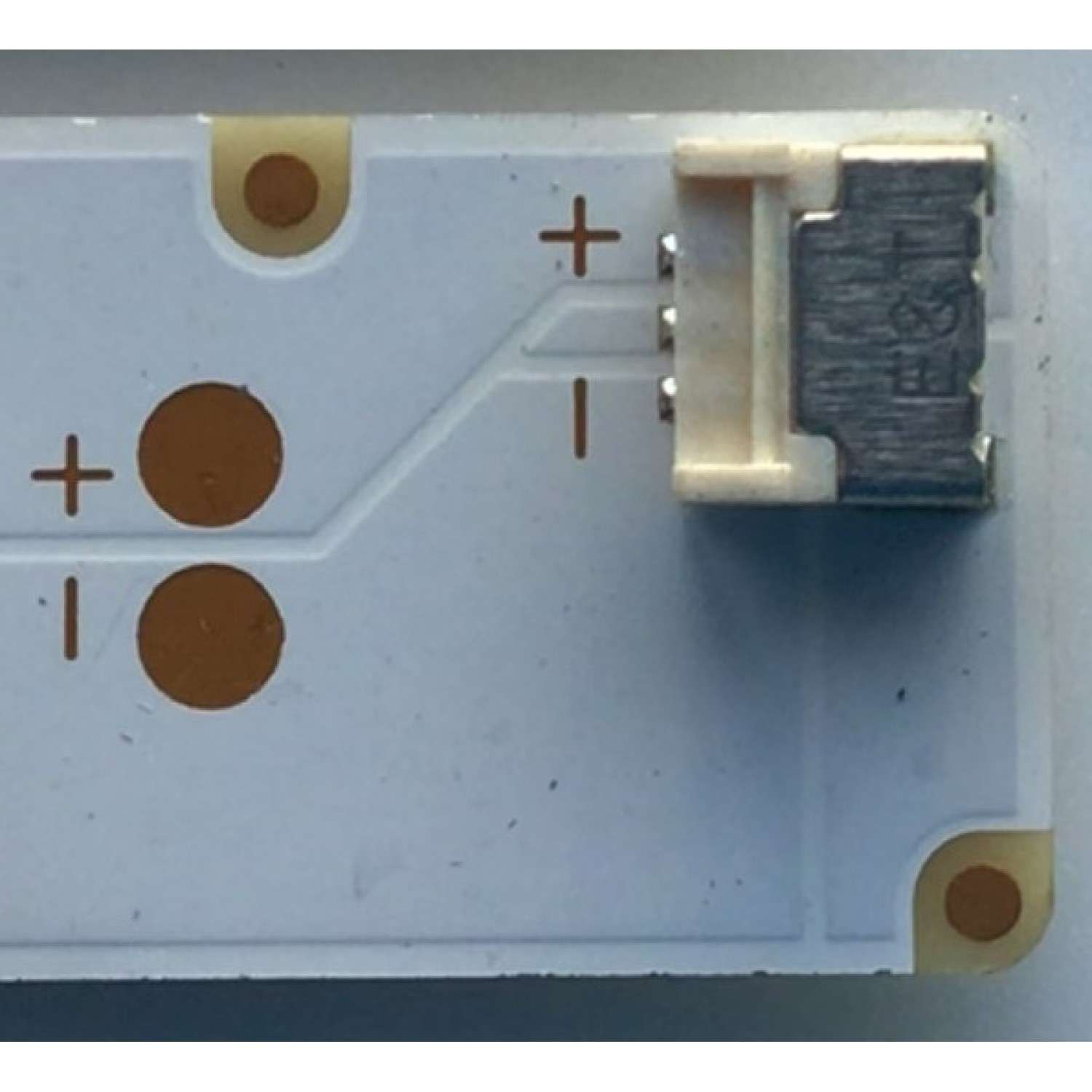 KIT DE LED'S PARA TV INSIGNIA (3 PIEZAS) / NUMERO DE PARTE SVA240A20 / SVA240A20_Rev03_5LED_131227 / 001S1B / SD24S19E02A4DC2D4AA / MODELO NS-24D510NA15 - Imagen 4